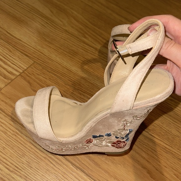 Embroidered Wedges - Picture 4 of 5